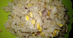 Bagaimana Membuat 36. Nasi Goreng Telur Daun Jeruk yang Lezat