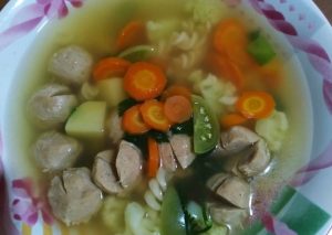 Bagaimana Membuat Sup Bakso sederhana Anti Gagal