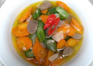 Bagaimana Menyiapkan 120. Sup Wortel Bakso yang Bikin Ngiler