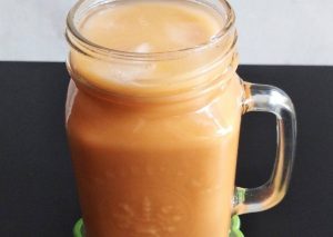 Bagaimana Menyiapkan Es Thai Tea (Teh Thailand) yang Lezat