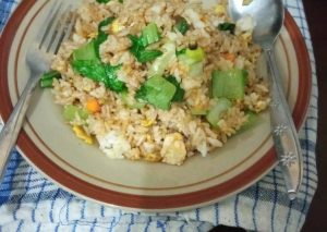 Bagaimana Menyiapkan Telur Nasi Goreng Anti Gagal