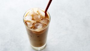 Cara Gampang Membuat Es susu kopi yang Bikin Ngiler kekinian