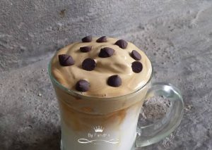 Cara Gampang Menyiapkan Dalgona coffe tanpa mixer yang Sempurna