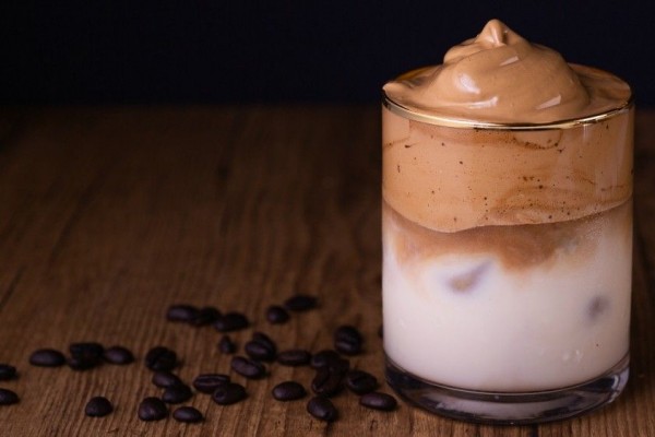 Langkah Mudah untuk Menyiapkan Dalgona Coffee simple, Lezat