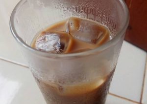 Langkah Mudah untuk Menyiapkan Es kopi susu anti batuk yang Menggugah Selera