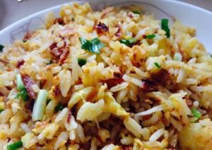 Langkah Mudah untuk Menyiapkan Nasi goreng telur kornet, Menggugah Selera