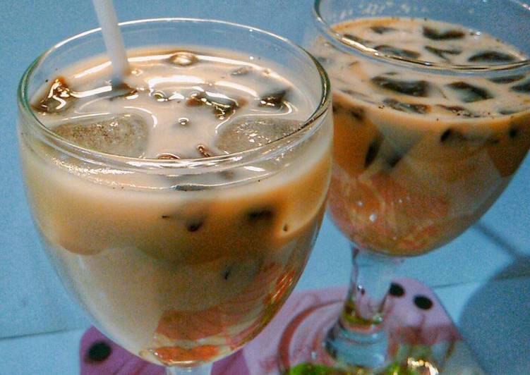 Resep Teh Thailand (Jelly Grass Thai Tea) yang Menggugah Selera